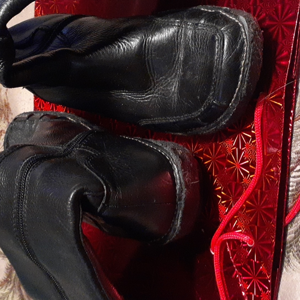 Shoes - Picture 3 of 8